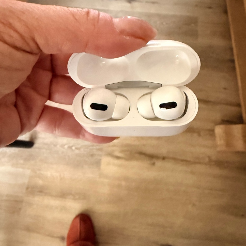 Apple AirPods Pro 1st Gen – Fully Working – Left ANC Issue – With Box